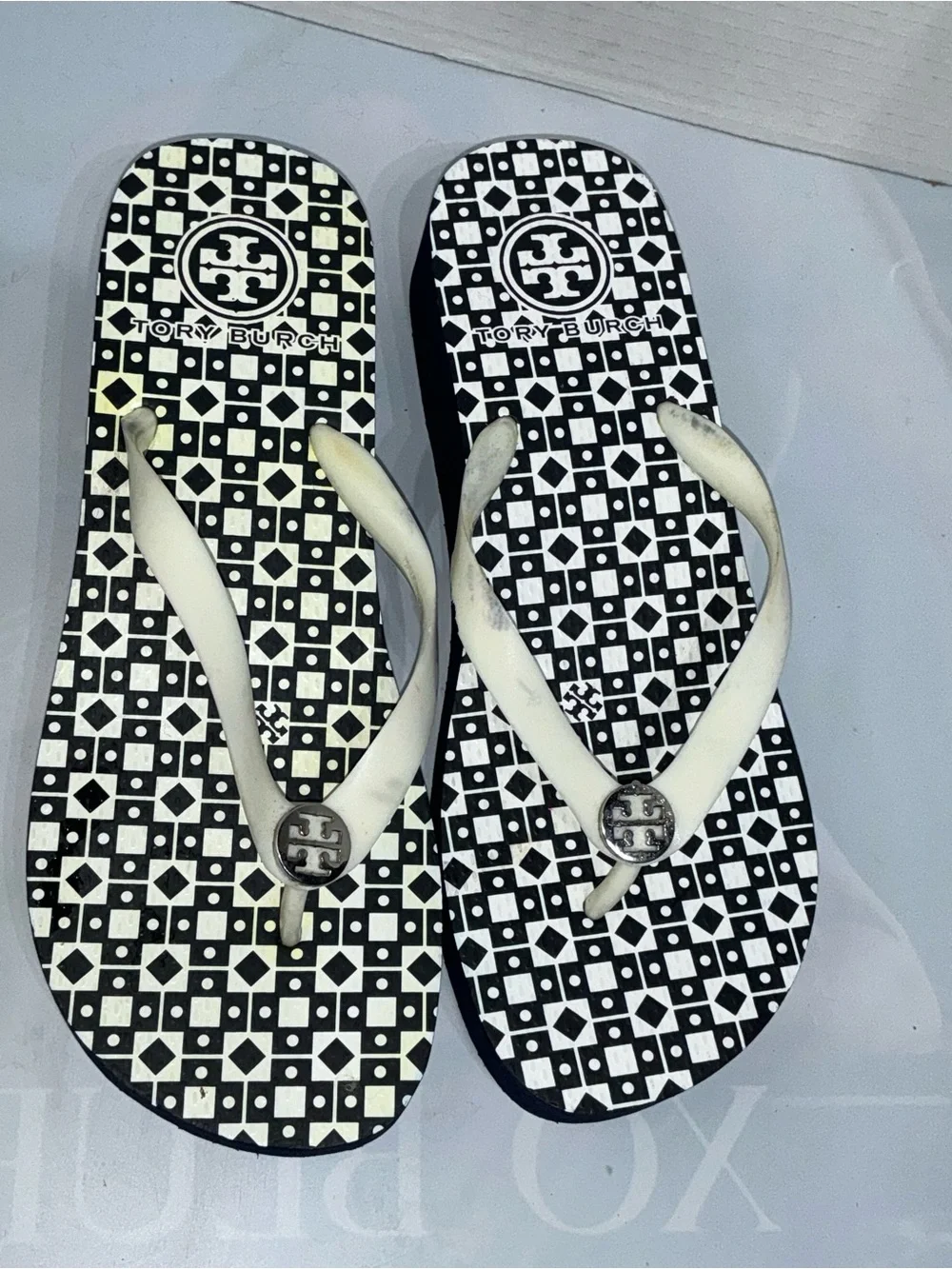 Tory Burch Black & White Geometric Chic Y2K Retro Flip Flops Causal Boho 8W